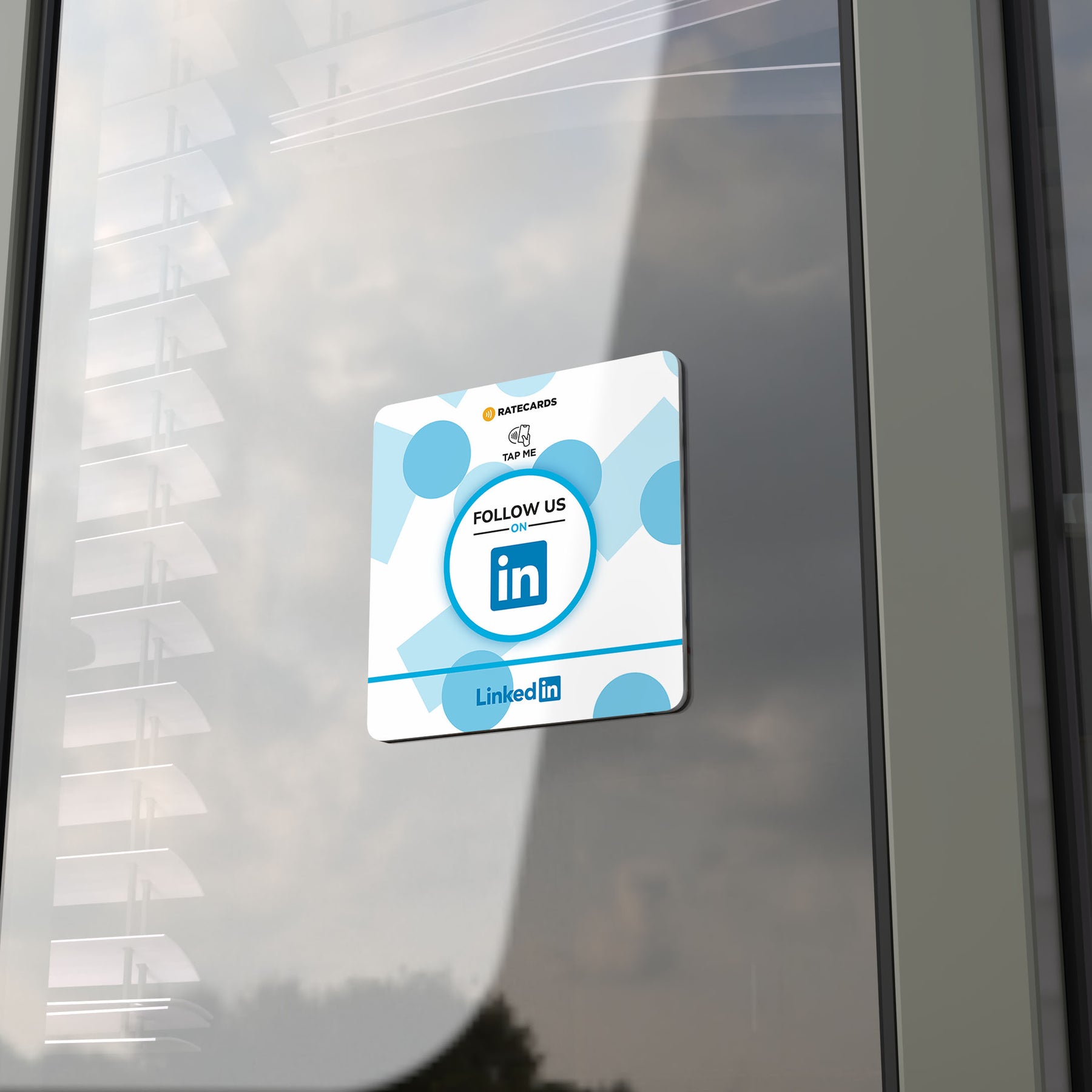 RATECARDS LinkedIn Plate – wall-mounted NFC plate that opens your LinkedIn profile with one tap, QR code backup